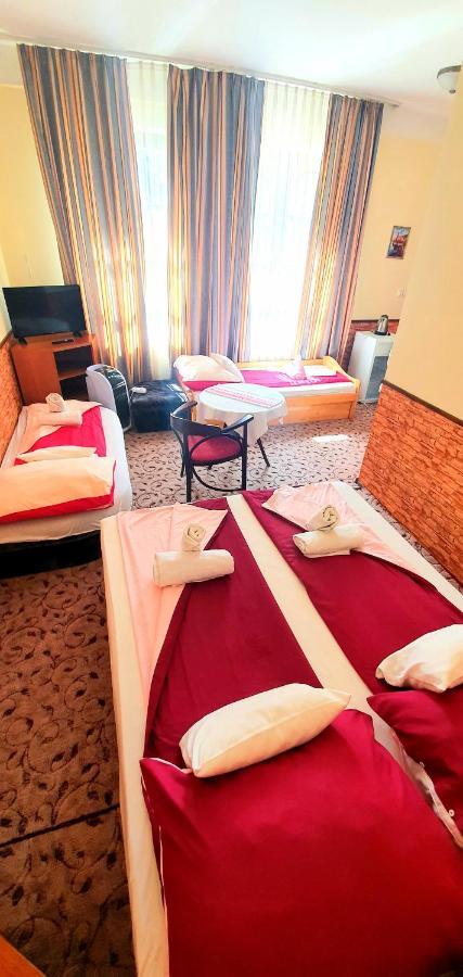 100 Eves Fogado Bed and Breakfast Szatymaz Eksteriør billede