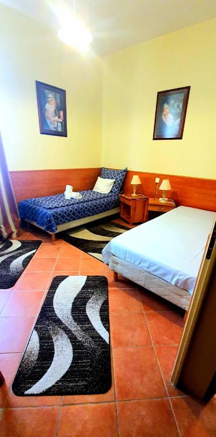 100 Eves Fogado Bed and Breakfast Szatymaz Eksteriør billede