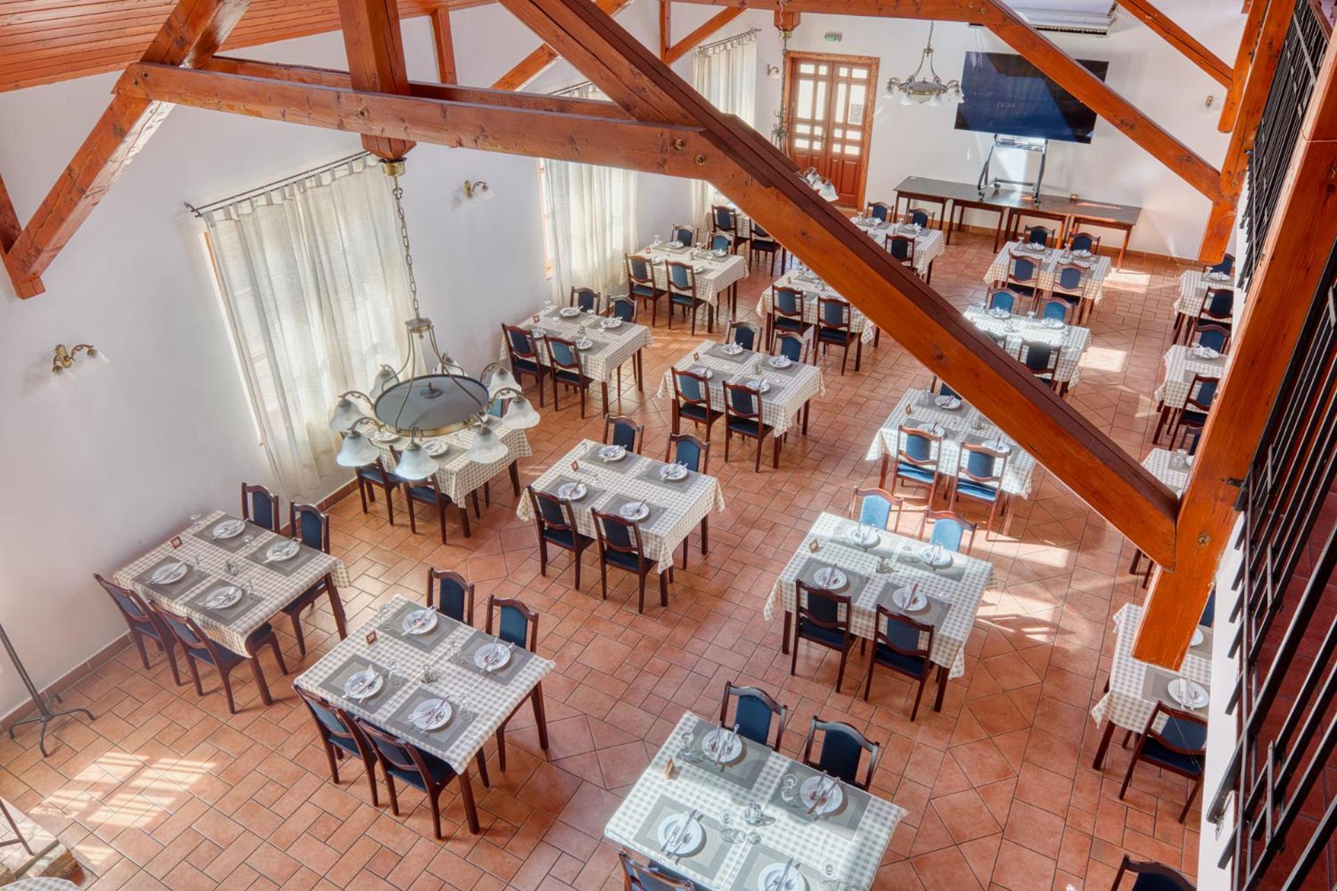 100 Eves Fogado Bed and Breakfast Szatymaz Eksteriør billede
