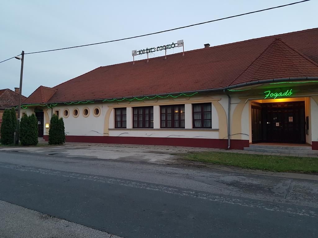 100 Eves Fogado Bed and Breakfast Szatymaz Eksteriør billede